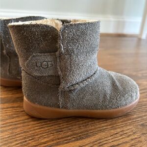 Uggs! Toddler girl Uggs in Gray Suede